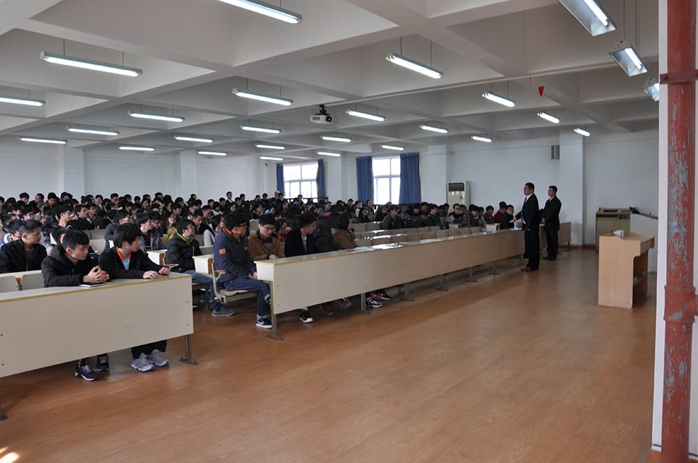 On April 8, the Chairman of the Board of Directors, as the employment instructor of Ningbo Institute of Engineering, carried out the career planning course